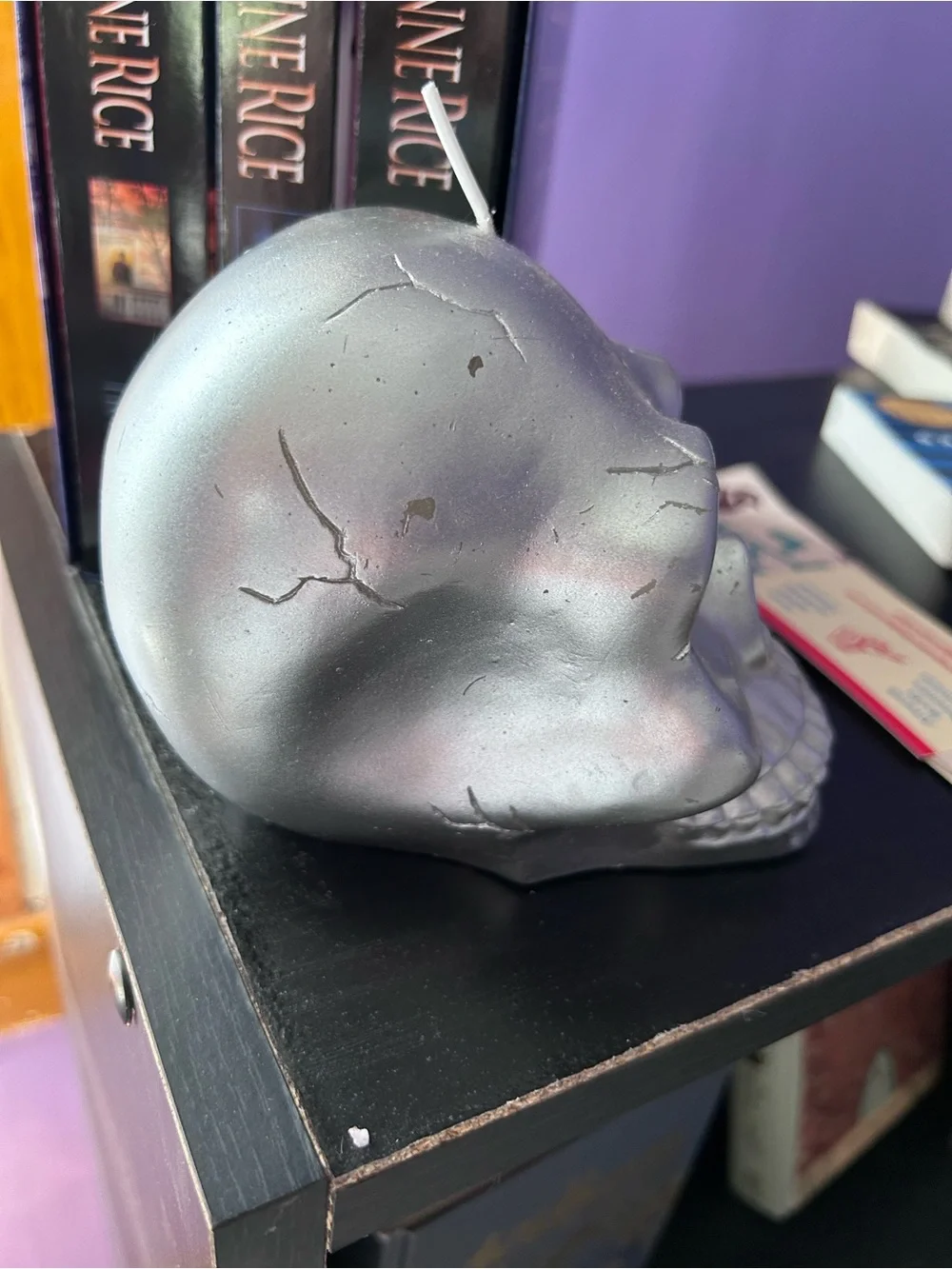 Bleeding skull candle in silver